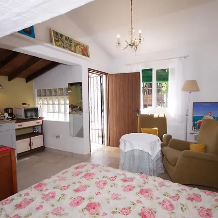 Bed & Breakfast La Alhucema *